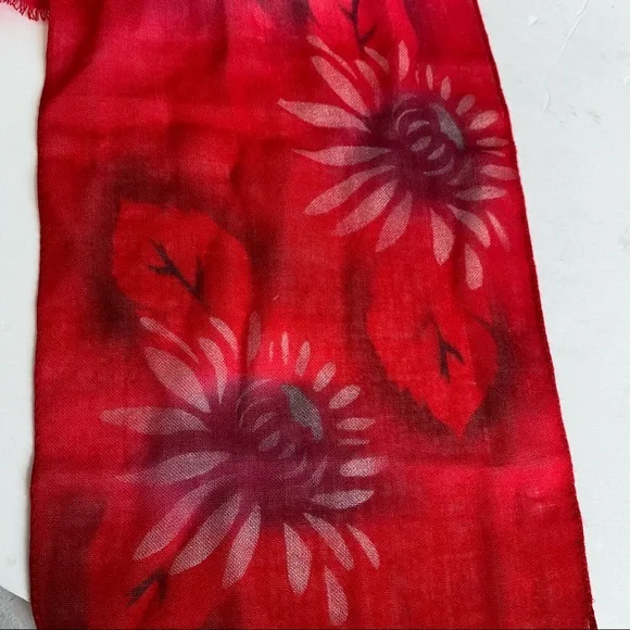 Hand-painted wool Rectangular Scarf - Picture 7 of 7